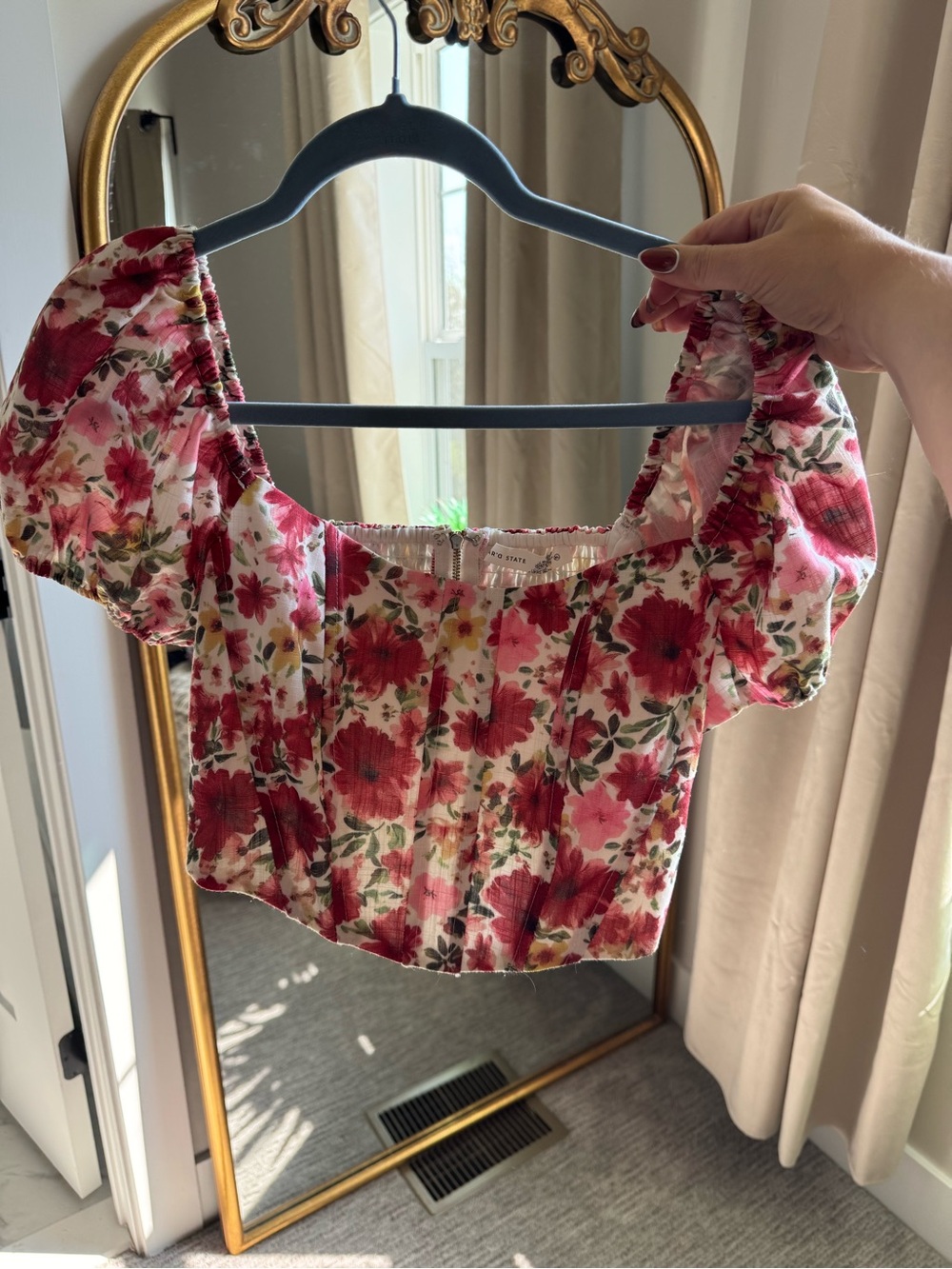 tarte Pink and Red Floral Puff-Sleeve Crop Top